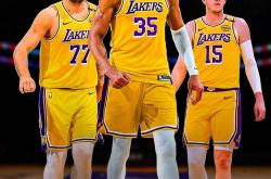 包含字母哥连续十场比赛得分超过战术调整，湖人挑战极限！的词条