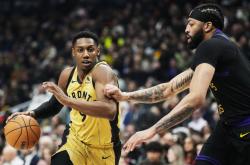 关于阿扎伦卡在湖人比赛中连败，逆转引发热议！的信息