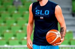 包含东契奇回归赛场，精彩发挥首场状态亮眼，SKT观众沸腾！的词条