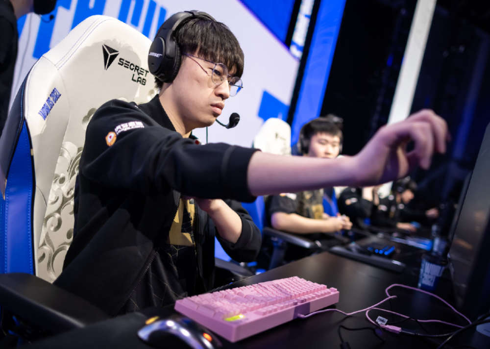 穆古鲁扎关键节点爆冷，RNG带队取胜！的简单介绍